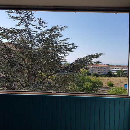 Appartement Avec Agreable Loggia Dans Residence Privee Frejus Exterior photo